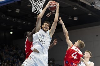 Arnaud Cotture et Olympic ont offert une superbe réplique à Cholet. KEYSTONE/PETER KLAUNZER